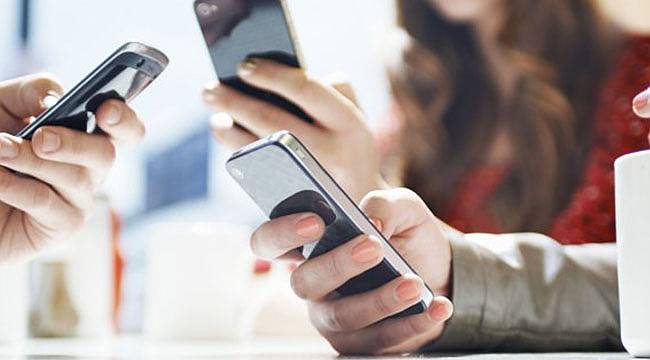 5 Kişiden 1'i Akıllı Telefonunu Elinden Bırakamıyor