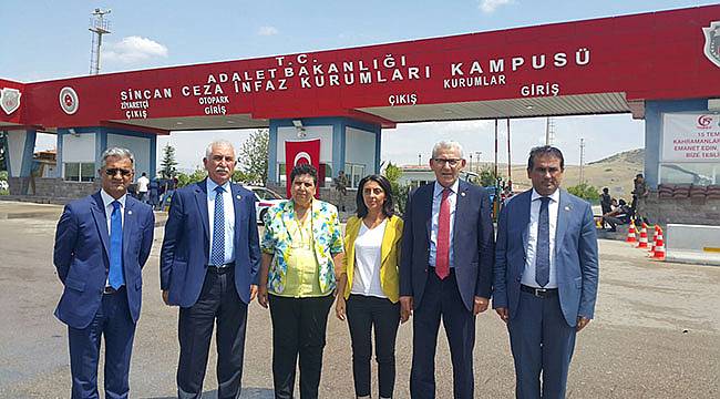 'Adalet İçin Tahliye ve İşe İade İstiyoruz'