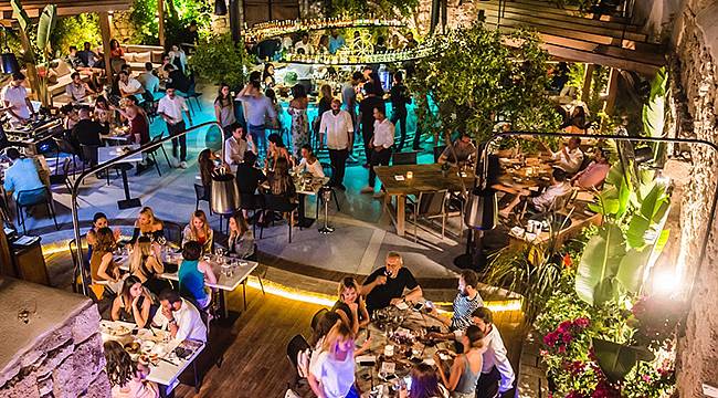 Alaçatı'nın Kalbi Momo'da Atıyor