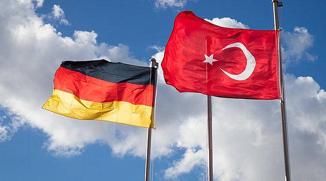 Ankara ve Berlin'e Acil Diplomasi Çağrısı