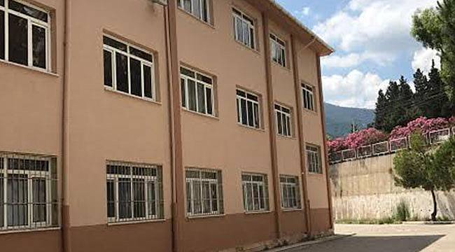 Başkan Batur Narlıdere Okullarını Bakıma Aldı