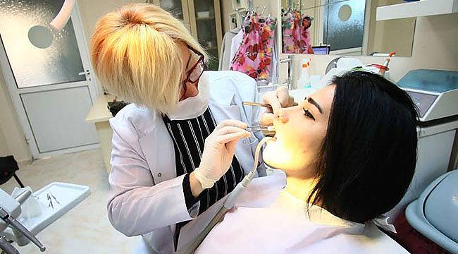 Bayraklı’da Dişler Emin Ellerde