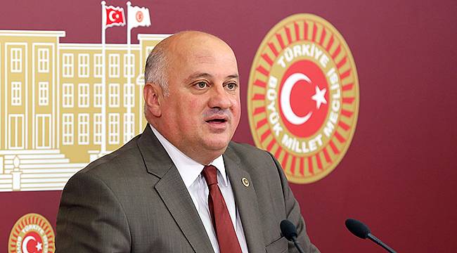CHP'li Bayraktutan Yürüyüşte Rahatsızlandı