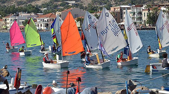 Foça'da Kabotaj ve Denizcilik Bayramı Coşkusu