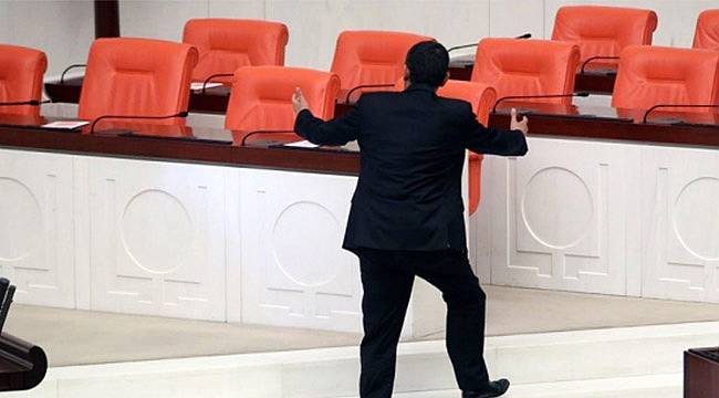 Kabine Kulisi: Dar Kapsamlı Revizyonun Eli Kulağında