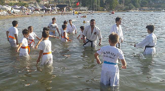 Karate Antrenmanı Denizde Sona Erdi