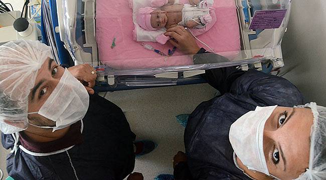Kendinden Büyük Tümörle Dünyaya Geldi Yaşama Azmini Kaybetmedi