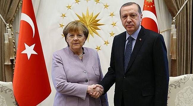 Merkel'den Türkiye Açıklaması: Reddederiz
