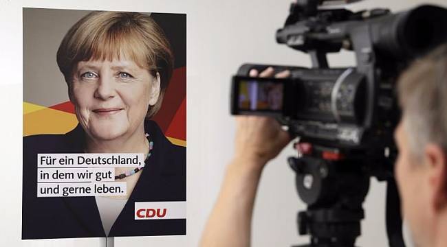 Merkel, Erdoğan ve Trump'ı Taklit Etti!