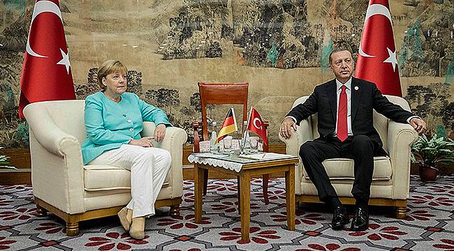 Merkel ile Erdoğan Arasında Sürpriz Görüşme