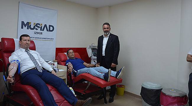 MÜSİAD İzmir'den, Kızılay’a Örnek Kan Bağışı