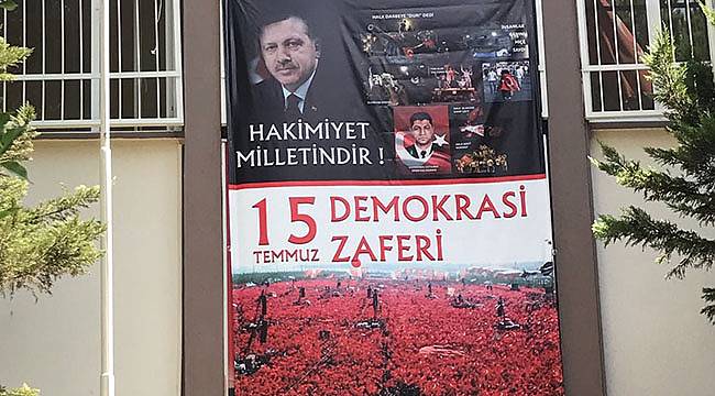 Sertel Gündeme Getirdi, O Afiş Apar Topar Kaldırıldı