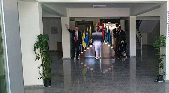 AK Partili Belediye Başkanı'nın Yaptırdığı Atatürk Maketi Tepki Çekti