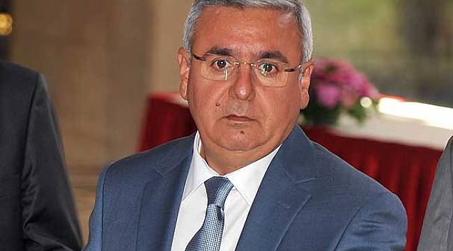 AKP'li Metiner: 'Kraldan Çok Kralcılık' Diyerek Erdoğan'ı Savunanları Suçlayanların Geçmişteki Övgüleri Arşivlerde Saklı