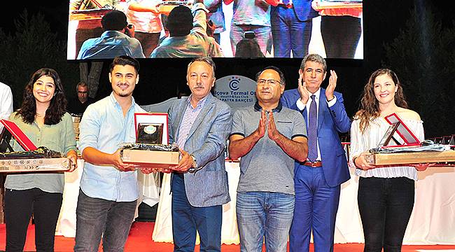 Başkan Çalkaya’dan LYS Hediyesi