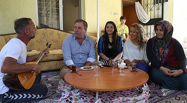 Başkan Piriştina’dan Çat Kapı Ziyaret