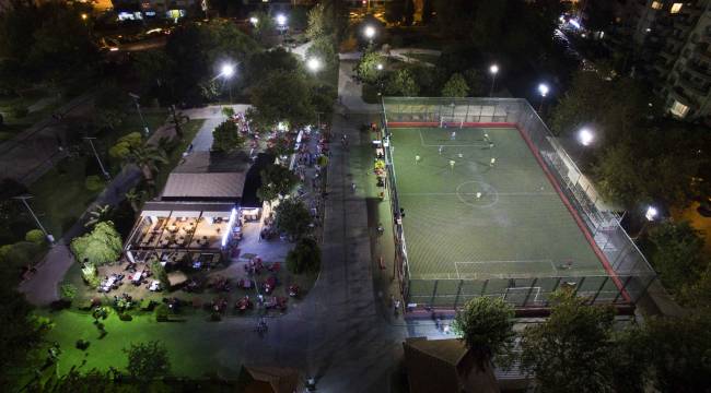 Bayraklı’nın halı sahaları göz kamaştırıyor