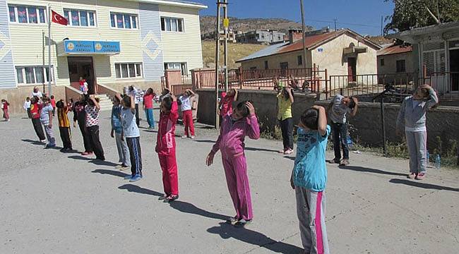 Beden Eğitimi Derslerinden ‘Rahat-Hazır Ol’ Komutu Çıkartıldı