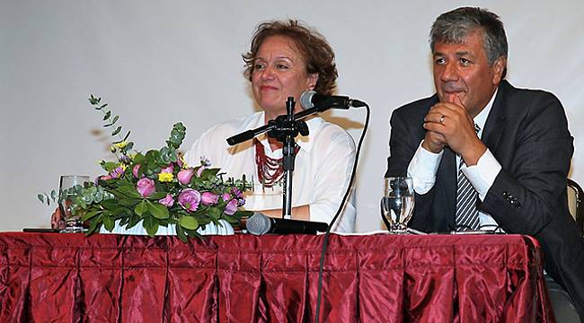'Dildeki Yozlaşmaya Dur Demeliyiz'