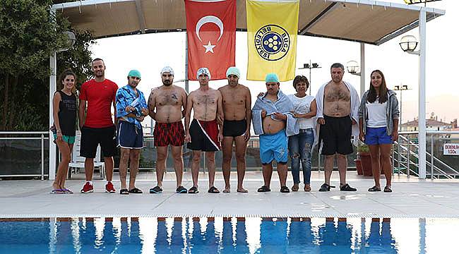 Engelleri Kulaç Atarak Aşıyorlar
