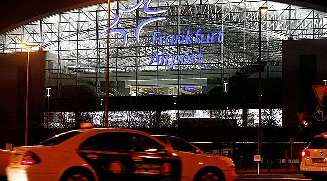 Frankfurt Havalimanı'nda Biber Gazlı Saldırı Paniği