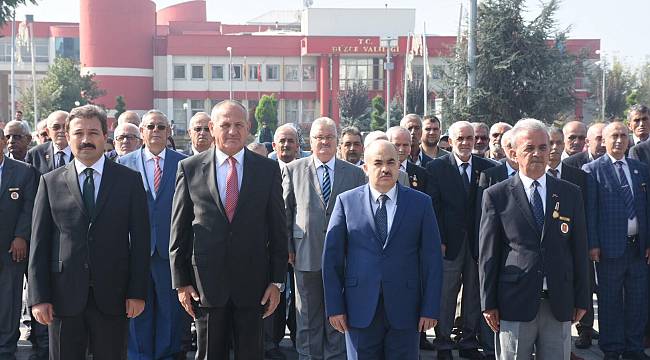 Gaziler Gününde Protokole Garsonlu, Gazilere Self Servis