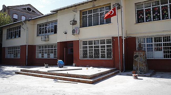 Konak'ta Okullara Yardım Eli