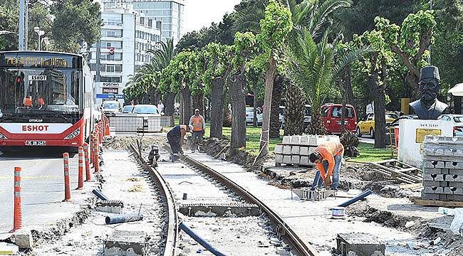 Konak Tramvayı'nda Sıra Halkapınar Geçişinde