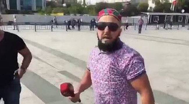 'Oyuncu' Çıktı! Tişörtü Bile Aynı