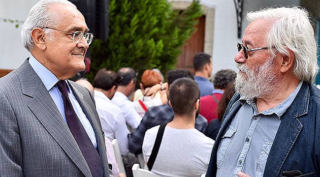 Özdemir İnce: Kalıcı Olan Sosyal Medya Değil Kitaptır