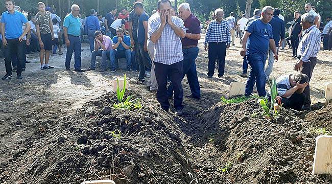 Adana'da Motosiklet TIR'ın Altına Girdi: 3 Ölü