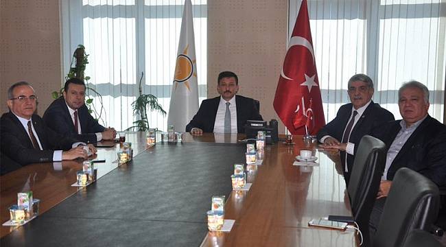 AK Parti İzmir Milletvekilleri Toplandı