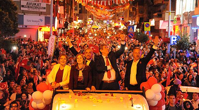 Balçova’da Cumhuriyet Coşkusu Yollara Sığmadı
