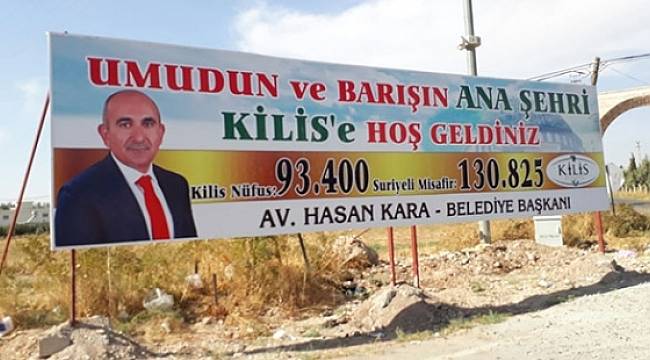 'Barış Şehri Kilis'te Bir Pankart: Nüfus: 93.400 Suriyeli Misafir: 130.825