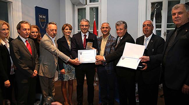 Başkan Akpınar'a 'Cumhuriyet Üstün Hizmet Ödülü'