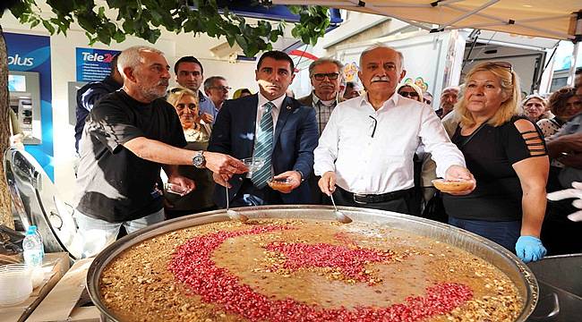 Bayraklı’da 10 bin kişilik aşure