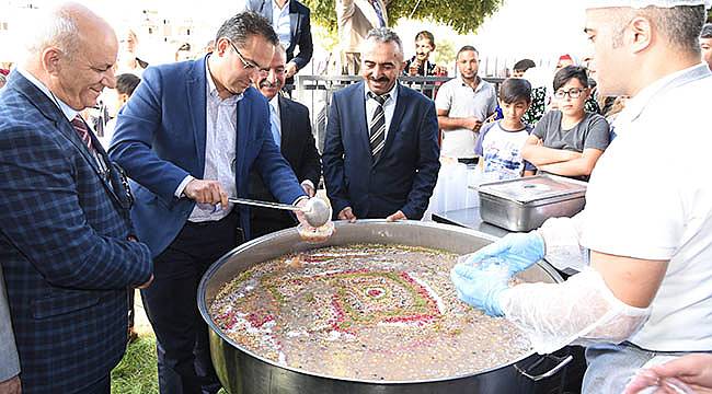 Bornova’da farklılıklar aşure kazanında kaynadı