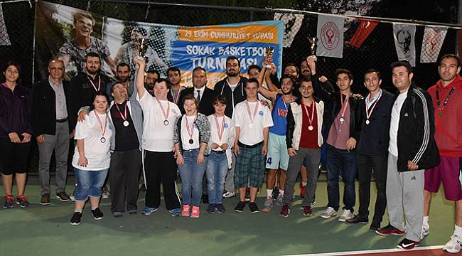 Bornova’da Sokak Basketbolu Heyecanı