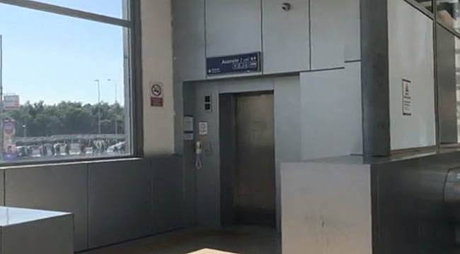 Bu Asansöre Binene Metro Bedava!