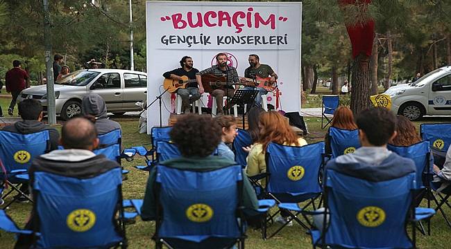 Buca çim konserleri devam ediyor