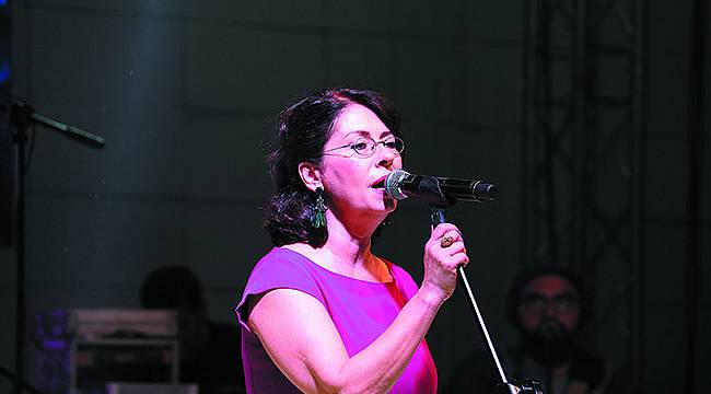 Çiğli'de Cumhuriyete İlkay Akkaya'lı Kutlama