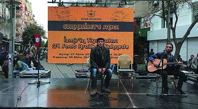 Cumhuriyet İçin 24 Saat Sahnede Kaldılar