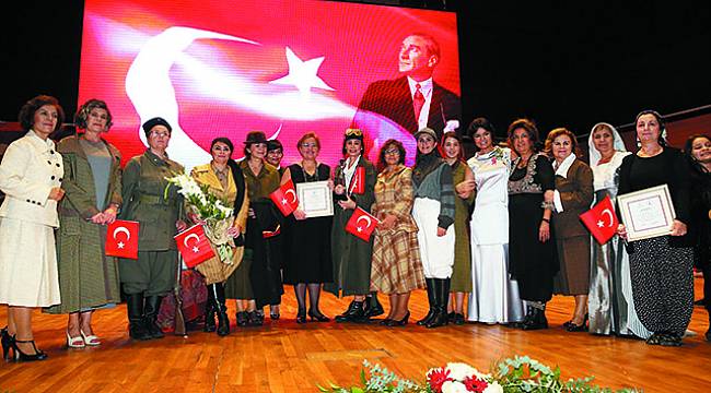 Cumhuriyet’in Öncü Kadınları Konak’ta Anıldı