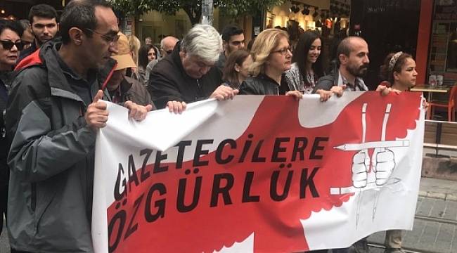 Dışarıdaki Gazeteciler Tutuklu Meslektaşları İçin Yürüyor
