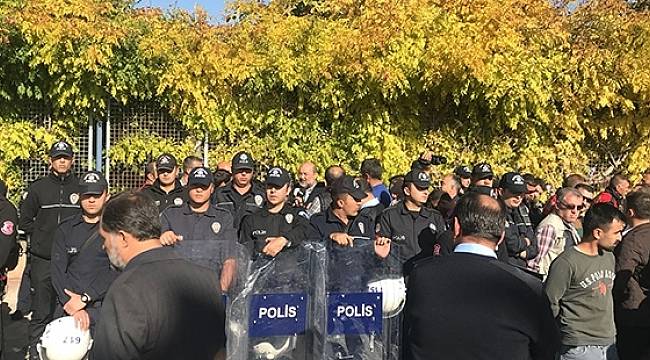 İhsan Eliaçık'a Kayseri Kitap Fuarı'nda Saldırı!