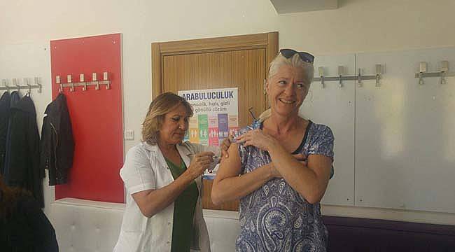 İzmir Barosu'nun Grip Aşısı Kampanyası İlçe Adliyelerinde Sürüyor
