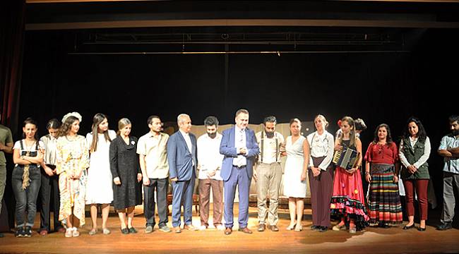 İzmir Barosu Tiyatro Topluluğu İzleyici ile Buluştu