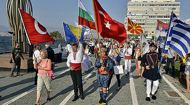 İzmir’de Balkan Havası