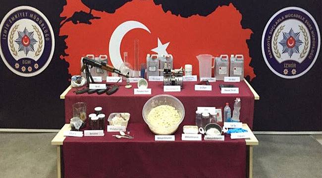 İzmir'de Lüks Sitede 'Uyuşturucu Çoğaltım Merkezi'