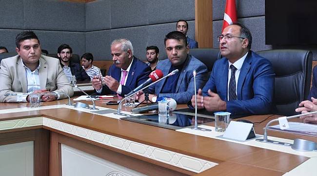 Özcan Purçu Romanları Meclis'te Ağırladı
